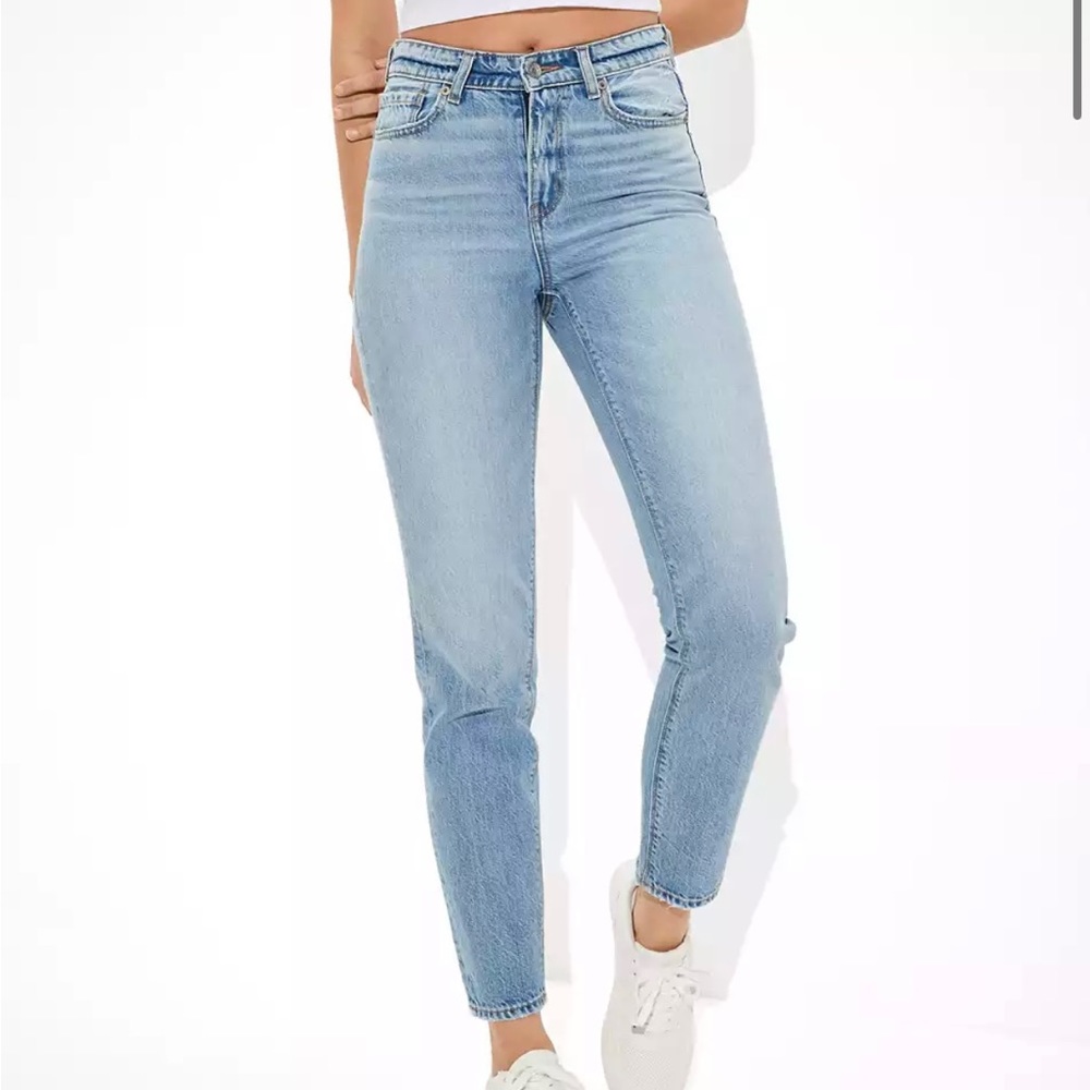 NWT American Eagle high waisted mom jeans size 6!